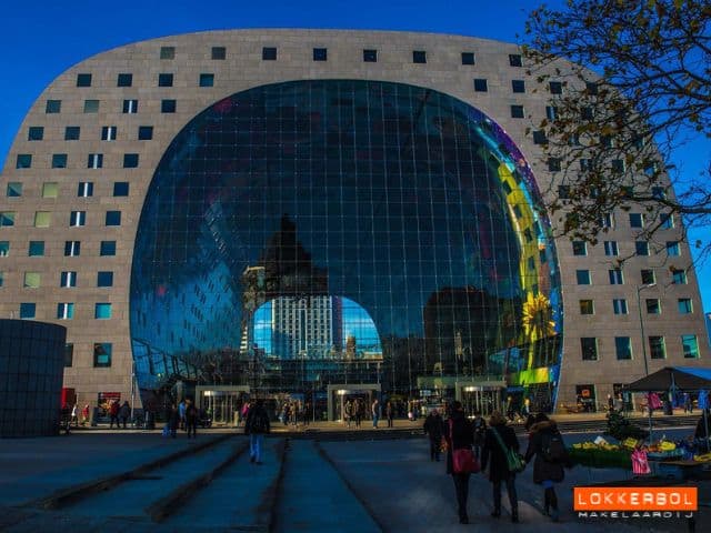 Prachtige foodhal in Rotterdam Kop van Zuid.
