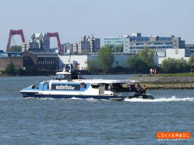 Met-de-waterbus-naar-Rotterdam-Centrum-Lokkerbol-Makelaardij.