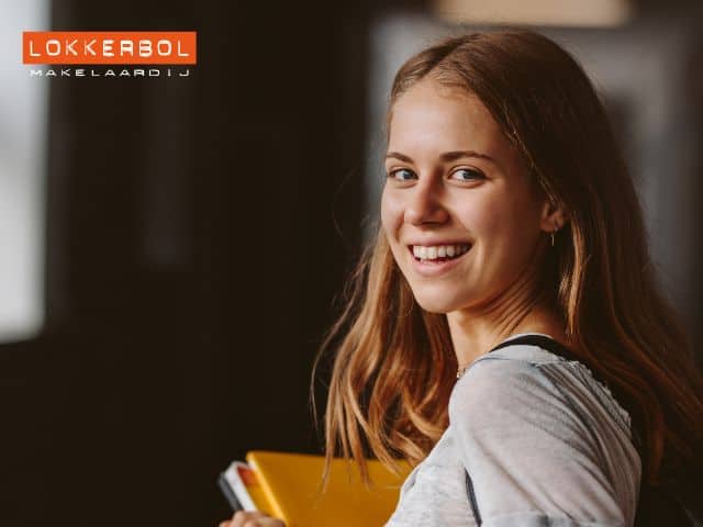 Rotterdamse studente gaat zorgeloos haar toekomst tegemoet.